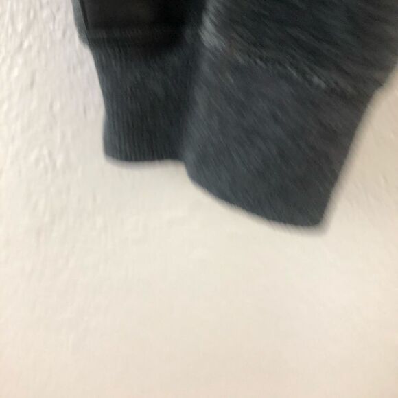 Calvin Klein Gray Velvet side line size M - Picture 4 of 9